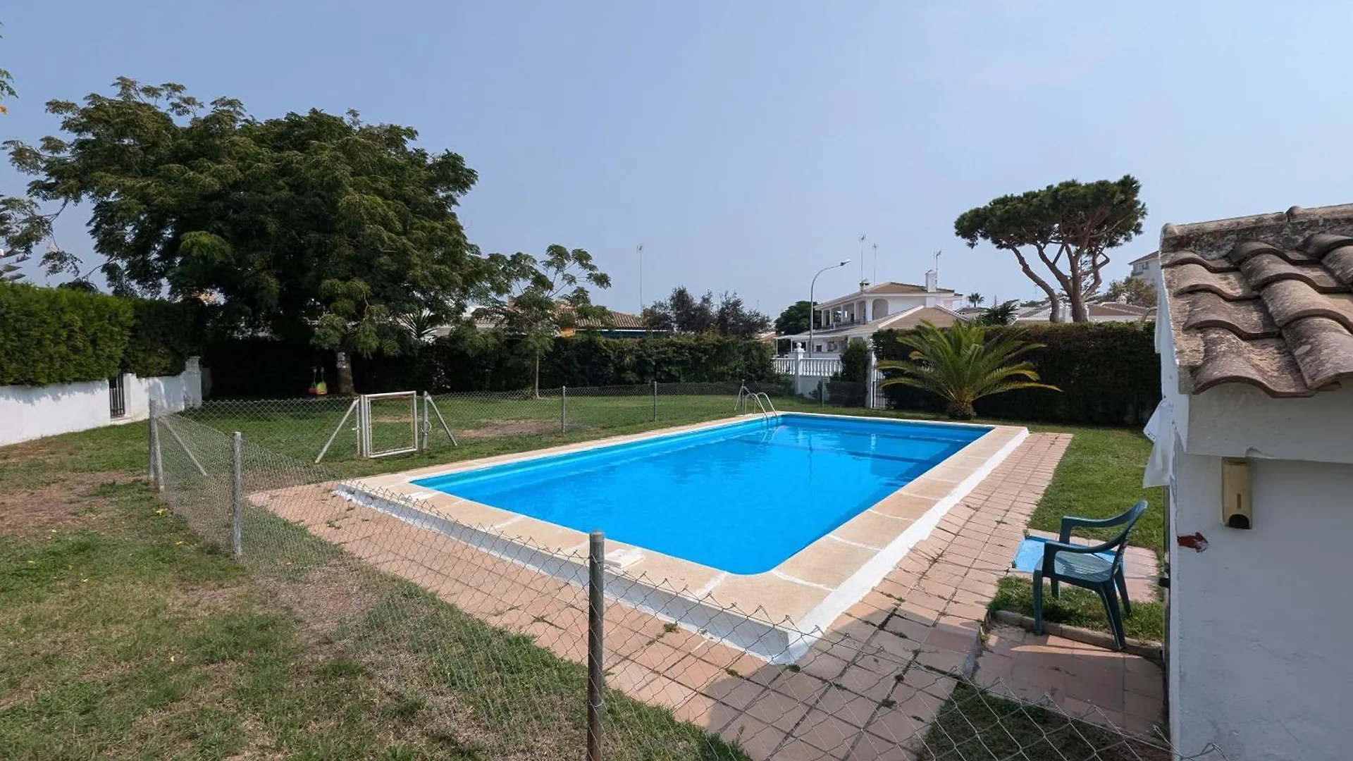 Chalet Adosado En Matalascanas Con Piscina Y Chimenea, Cerca De La Playa Holiday home