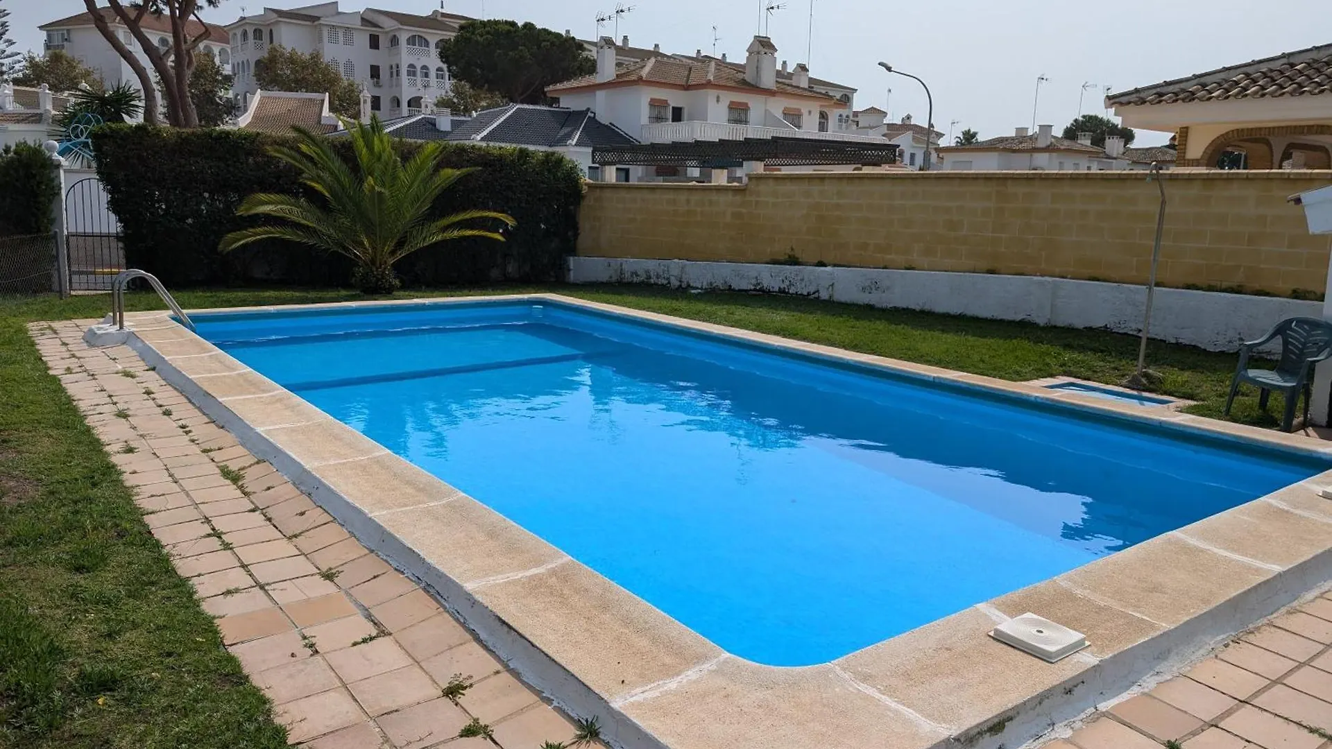 Chalet Adosado En Matalascanas Con Piscina Y Chimenea, Cerca De La Playa